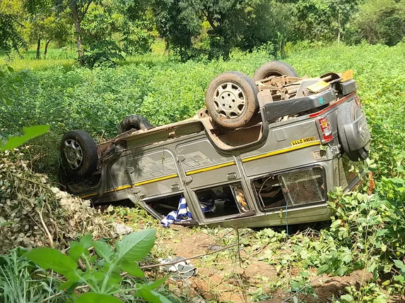 ଦଶାହ କାର୍ଯ୍ୟରେ ଯାଉଥିଲେ...ଲଟିଲା ବଲେରୋ, ୮ଜଣ ଆହତ 