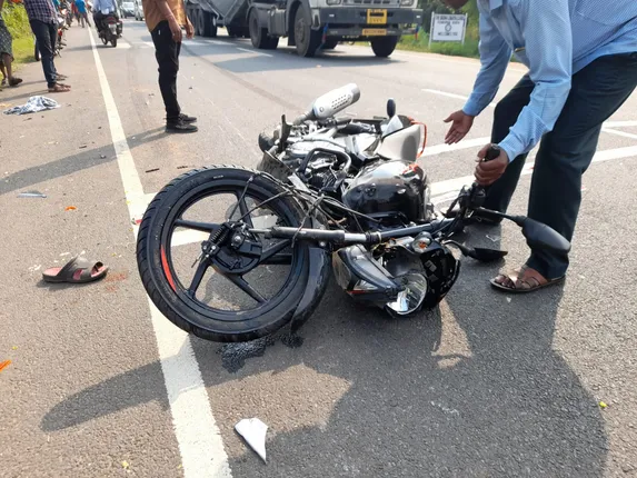 ଭିନ୍ନ ଭିନ୍ନ ସ୍ଥାନରେ ବାଇକ୍‌ ଦୁର୍ଘଟଣା: ୨ ମୃତ, ଜଣେ ଆହତ