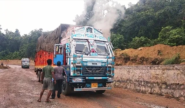 କମଳା ବୋଝେଇ ଟ୍ରକ୍‌ରେ ଅଗ୍ନିକାଣ୍ଡ