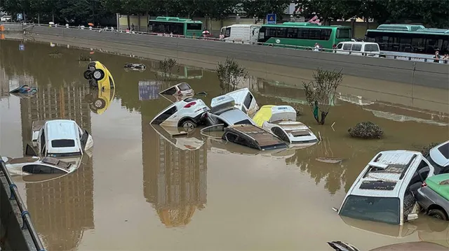 ଚୀନ୍‌ରେ ଅଚାନକ ବନ୍ୟା: ୨୦ ମୃତ, ୧୦ ଲକ୍ଷ ବିସ୍ଥାପିତ