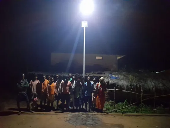 ପ୍ରତିଶ୍ରୁତି ରଖିଲେ ବିଧାୟକ, ୪୮ ଘଣ୍ଟା ମଧ୍ୟରେ ଗାଁରେ ଜଳିଲା ବିଜୁଳି ଆଲୁଅ