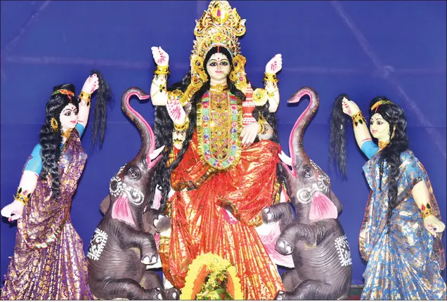 ଧରାବତରିଲେ ମା’ ଧନଦାତ୍ରୀ: ରାଜଧାନୀର ୩୦ରୁ ଅଧିକ ମଣ୍ଡପରେ ଲକ୍ଷ୍ମୀପୂଜା