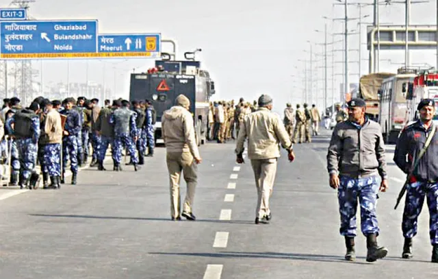 ଦିଲ୍ଲୀର ଗାଜିପୁର ସୀମାରେ ଆଂଶିକ ରାସ୍ତା ଛାଡ଼ିଲେ ଚାଷୀ