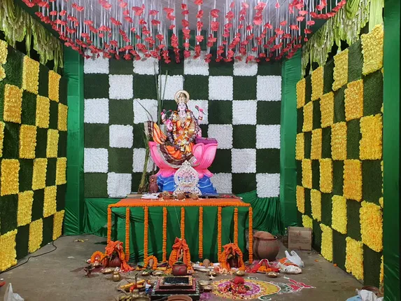 ନାଲକୋନଗରରେ ଗଜଲକ୍ଷ୍ମୀ ପୂଜା। (ଫଟୋ: ସୁଜିତ୍‌)