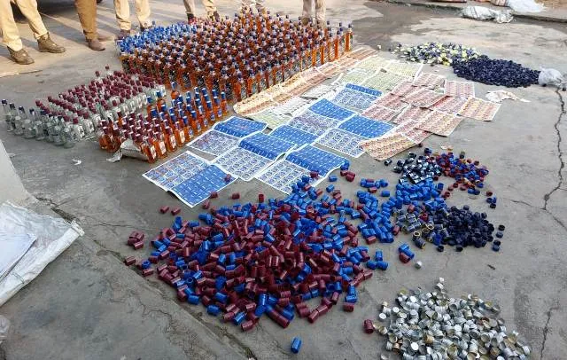 ବିପୁଳ ପରିମାଣରେ ନକଲି ମଦ ଜବତ, ୨ ଭାଇ ଗିରଫ