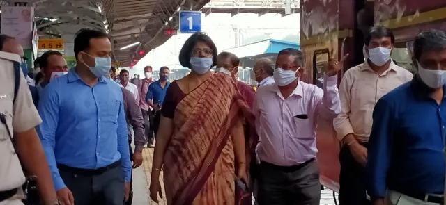 ଯାତ୍ରୀଙ୍କ ସୁବିଧା, ନିର୍ମାଣ କାର୍ଯ୍ୟକୁ ପ୍ରାଥମିକତା ଦିଅ: ଦ.ପୂ. ରେଳବାଇ ଜିଏମ୍‌