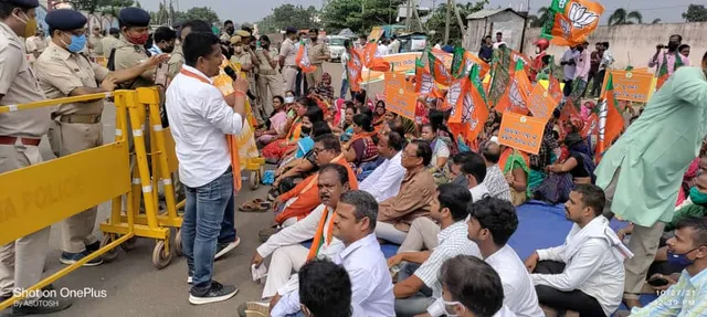 ମମିତା ମେହେରଙ୍କ ନ୍ୟାୟ ପାଇଁ ଆରକ୍ଷୀ ଅଧୀକ୍ଷକଙ୍କ କାର୍ଯ୍ୟାଳୟ ଘେରାଉ କଲା ବିଜେପି