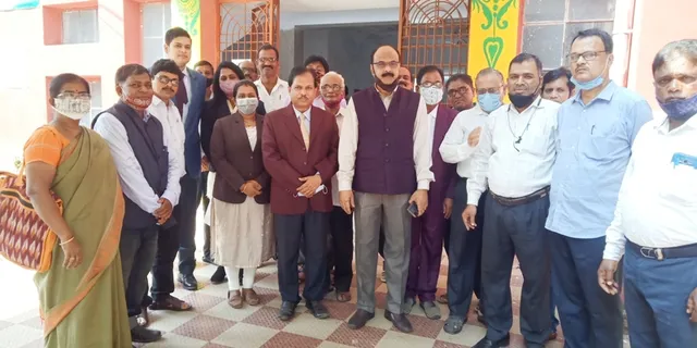 ଓକିଲ ସଂଘ ପକ୍ଷରୁ ଆୟୋଜିତ ରକ୍ତଦାନ ଶିବିର ଓ ବୃକ୍ଷରୋପଣରେ ଯୋଗଦେଲେ ଜିଲ୍ଲା ଦୌରାଜଜ୍‌