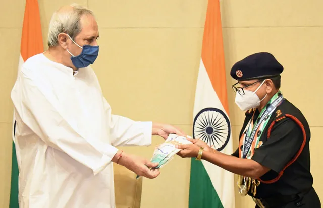 ମୁଖ୍ୟମନ୍ତ୍ରୀଙ୍କୁ ଭେଟିଲେ ବିଶ୍ୱ ରେକର୍ଡଧାରୀ ଲକ୍ଷ୍ମୀଧର ଭୂୟାଁ