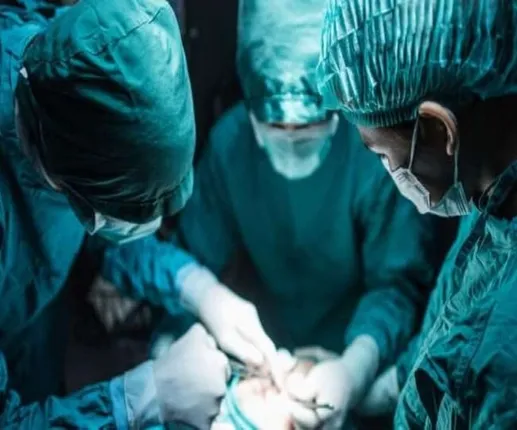 ଅସ୍ତ୍ରୋପଚାର ସମୟରେ ଡାକ୍ତର ପଥର ବଦଳରେ ରୋଗୀଙ୍କ କିଡନୀ ବାହାର କରିଦେଲେ: ହସ୍ପିଟାଲକୁ ୧୧ଲକ୍ଷ ଟଙ୍କାର ଜରିମାନା