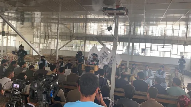 କାବୁଲ ପାସପୋର୍ଟ ଅଫିସ ଆଗରେ ଶହ ଶହ ଲୋକଙ୍କ ଭିଡ଼, ସମସ୍ତେ ଆଫଗାନିସ୍ତାନ ଛାଡ଼ିବାକୁ ଚାହୁଁଛନ୍ତି