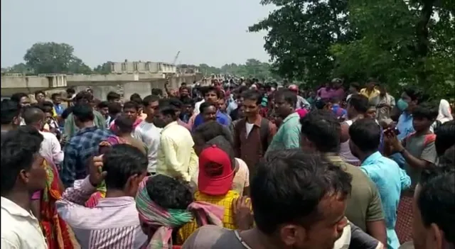 ହସପିଟାଲ ଛାତଅତଡା ଗଳି ରୋଗୀ ମୃତ୍ୟୁ ଘଟଣା: ୫ଲକ୍ଷ ୩୦ ହଜାର ଟଙ୍କାର କ୍ଷତିପୁରଣ ପ୍ରତିଶ୍ରୁତି ପରେ ହଟିଲା ରାସ୍ତାରୋକ