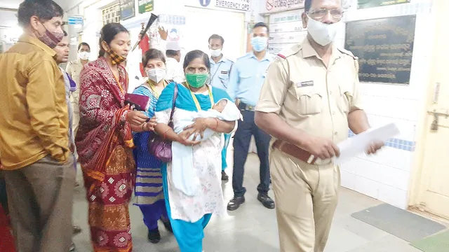 ରାସ୍ତାକଡ଼କରୁ ଗୋଟାଇ ଆଣି ନିଜର କରିଥି‌ଲେ, ବୁଝିଲାନି ପ୍ରଶାସନ 