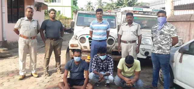 ୧୦୦୦ ଲିଟର ଦେଶୀ ମଦ ସହିତ ପିକଅପ ଭ୍ୟାନ ଜବତ, ୩ ଗିରଫ