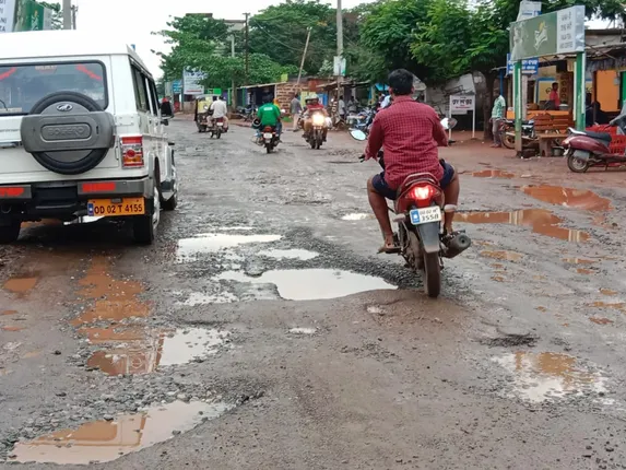 ଖୋର୍ଦ୍ଧା-ନୟାଗଡ଼ ୫୭ ନମ୍ବର ଜାତୀୟ ରାଜପଥ ଦୋହରୀକରଣରେ ବିଳମ୍ବ, ସରକାରଙ୍କ ତାଗିଦ ସତ୍ୱେ ହେଉନାହିଁ ନିର୍ମାଣ