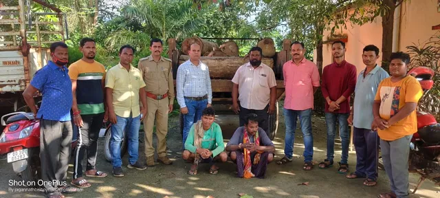 ଲକ୍ଷାଧିକ ଟଂକାର ଶାଗୁଆନ କାଠ ଗଣ୍ଡି ଜବତ, ୨ ଗିରଫ