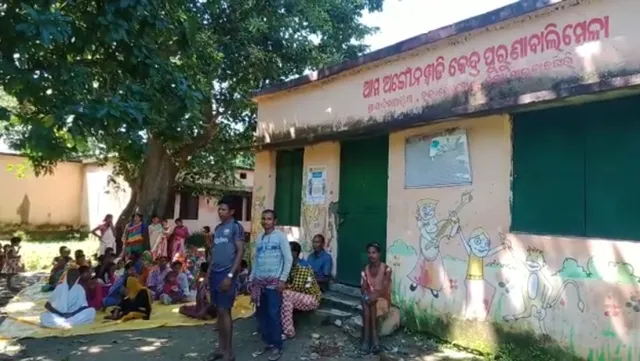 ଅଂଗନବାଡି କର୍ମୀ ନିଯୁକ୍ତି ନେଇ ଅନିୟମିତତା, ଅଂଗନବାଡି କେନ୍ଦ୍ରରେ ତାଲା ଠୁଙ୍କିଲେ ଗ୍ରାମବାସୀ