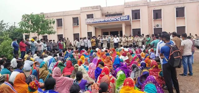 ଯୁବକଙ୍କୁ ଅପହରଣ ଅଭିଯୋଗ, ଏସ୍‌ପି କାର୍ଯ୍ୟାଳୟ ଘେରିଲେ ପରିବାର-ଗ୍ରାମବାସୀ