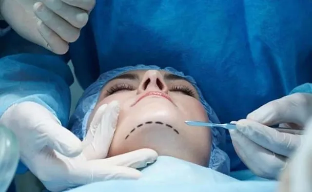 ବିନା ଡିଗ୍ରିରେ ପ୍ଲାଷ୍ଟିକ ସର୍ଜରି କରିବା ସର୍ଜନଙ୍କୁ ମହଙ୍ଗା ପଡ଼ିଲା; ନଷ୍ଟ ହୋଇଗଲା ୧୧ଜଣ ମହିଳାଙ୍କ ଚେହେରା