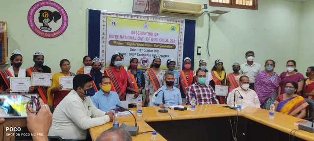 ବାଲ୍ୟ ବିବାହ ବିରୁଦ୍ଧରେ ଲଢ଼ିଲେ କିଶୋରୀ, ବାଳିକା ଦିବସରେ ୧୧ ଜଣଙ୍କୁ ସମ୍ବର୍ଧିତ କଲା ପ୍ରଶାସନ