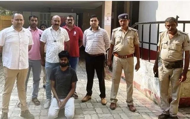 ପ୍ରତିଷ୍ଠିତ ବିଦ୍ୟାଳୟର ଛାତ୍ରୀମାନଙ୍କ ଅଶ୍ଳୀଳ ଭିଡିଓ ପ୍ରସ୍ତୁତ କରି ଅପ‌ଲୋଡ କରୁଥିବା ଆଇଆଇଟି ଛା‌ତ୍ର ଗିରଫ