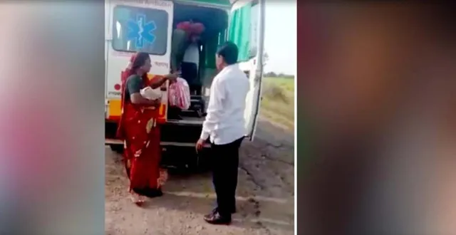 ମରିଗଲା କି ମାନବିକତା! ଅଧାରାସ୍ତାରେ ମା’ ଓ ତିନିଦିନର ନବଜାତକୁ ଆମ୍ବୁଲାନ୍ସରୁ ଓହ୍ଲାଇ ଦେଲେ ଚାଳକ