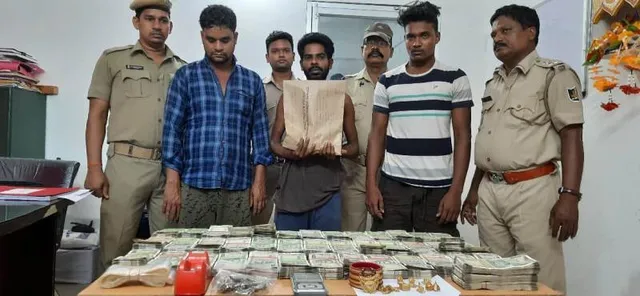 କିଶାନ କ୍ରେଡିଟ୍‌ କାର୍ଡ ଦୁର୍ନୀତି: କୁକ୍‌ ଓ କ୍ୟାସିୟର ଗିରଫ, କୋର୍ଟ ଚାଲାଣ