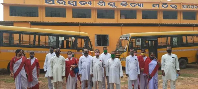 ୯ ମାସର ଦରମା ନ ମିଳିବା ଓ ଛଟେଇ ପ୍ରତିବାଦରେ ବିଦ୍ୟାଳୟ ସମ୍ମୁଖରେ ଗୁରୁଜୀ, ଗୁରୁମାଙ୍କ ବିକ୍ଷୋଭ 