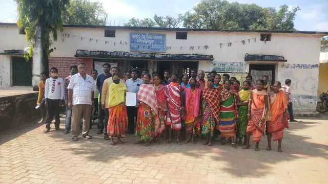 ଆବାସ ଗୃହ ଓ ଅଂଗନବାଡି କେନ୍ଦ୍ର ପାଇଁ ବିଡ଼ିଓଙ୍କୁ ଭେଟି ଦାବିପତ୍ର ପ୍ରଦାନ କଲେ ତିନି ଗ୍ରାମର ଗ୍ରାମବାସୀ