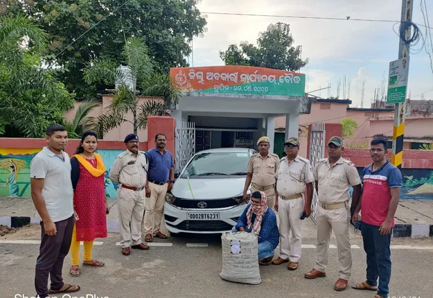 କାର୍‌ ସହ ୧୨ କେଜି ଗଞ୍ଜେଇ ଜବତ, ଜଣେ ଗିରଫ।