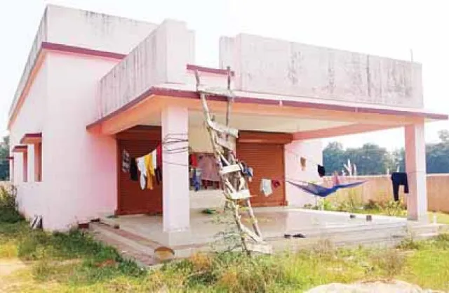 ଆନନ୍ଦପୁର ମ୍ୟୁନିସିପାଲିଟିରେ ସହରାଞ୍ଚଳ ବିକାଶ ବାଟବଣା: ଉଦ୍‌ଘାଟନର ବର୍ଷେ ପରେ ମଧ୍ୟ ଲୋକଙ୍କ କାମରେ ଆସିପାରୁ ନାହିଁ ଶାଳପଡ଼ା ଟାଉନହଲ୍‌