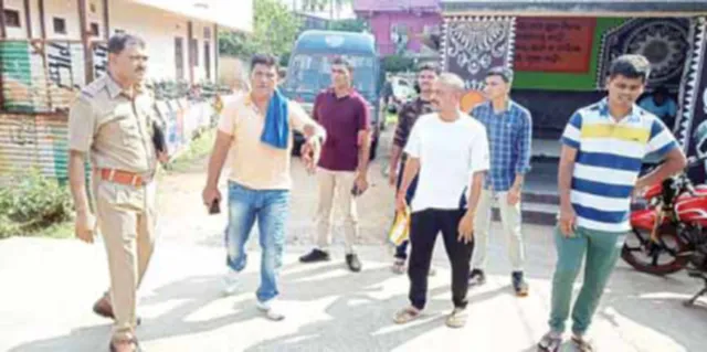 ‘ଲିଜିଂ ଆଣ୍ଡ୍‌ ଫଣ୍ଡିଂରେ ବହୁକୋଟି ଠକେଇ ମାମଲା: ଭଞ୍ଜନଗରରେ ସୁରତ ପୁଲିସ ଟିମ୍‌ର ଚଢ଼ାଉ