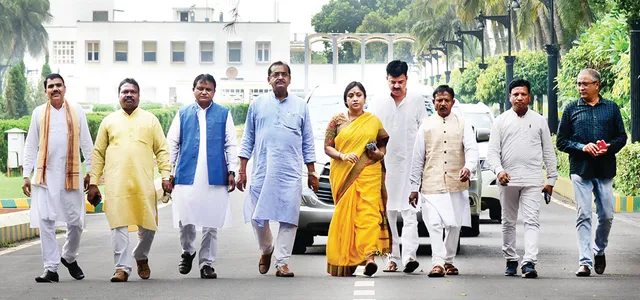 ରାଜ୍ୟ ସରକାରଙ୍କ ଆଦିବାସୀ ଏବଂ ମହିଳା ବିରୋଧୀ ନୀତି ପ୍ରସଙ୍ଗ‌ରେ ରାଜ୍ୟପାଳଙ୍କୁ ଭେଟିଲା ବିଜେପି