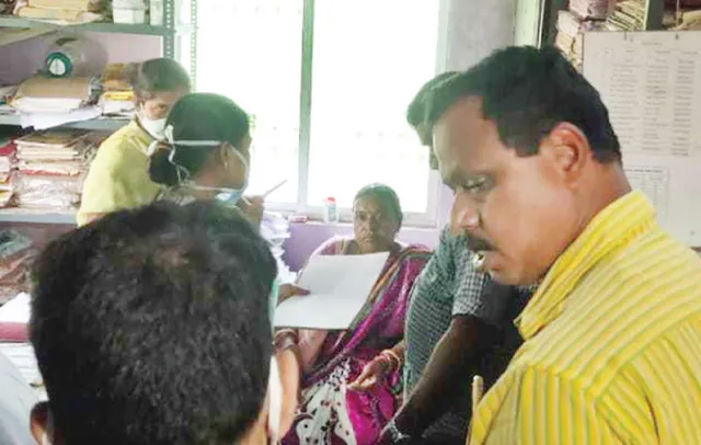 ଭିଜିଲାନ୍ସ ଜାଲରେ ଆଇସିଡିଏସ୍‌ ସୁପର ଭାଇଜର୍‌, ଅଙ୍ଗନବାଡ଼ି କର୍ମୀଙ୍କଠାରୁ ନେଉଥିଲେ ୧୦ ହଜାର