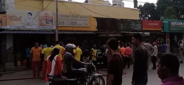 ଦୋକାନରେ ଗ୍ୟାସ ସିଲିଣ୍ଡର ବିସ୍ଫୋରଣ, ଜଳିଗଲା ଆସବାବପତ୍ର