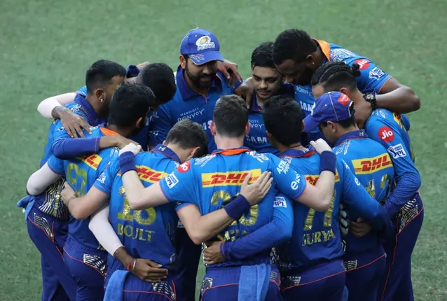 ଆଇପିଏଲ୍: ୪୨ ରନରେ ହାଇଦ୍ରାବାଦକୁ ହରାଇଲା ମୁମ୍ବାଇ, ବିଜୟ ପରେ ବି ପ୍ଲେ-ଅଫ୍ ଦୌଡ଼ରୁ ବାଦ୍