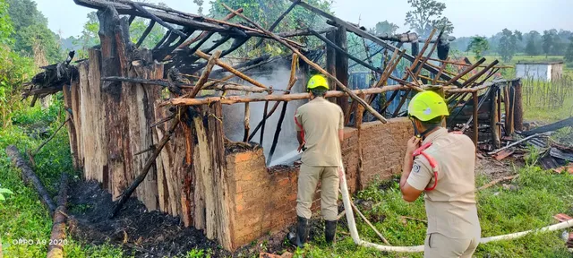ଅଗ୍ନିକାଣ୍ଡରେ ଜଣେ ବ୍ୟକ୍ତି ଗୁରୁତର, ଲକ୍ଷାଧିକ ଟଙ୍କାର ସଂପତ୍ତି ପାଉଁଶ