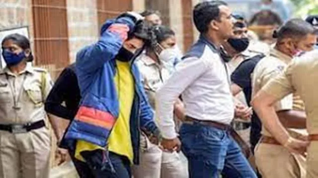 ଆରୟନ ପାସପୋର୍ଟ ଜମା କରିବା ସହିତ ପ୍ରତି ଶୁକ୍ରବାର ଏନସିବି କାର୍ଯ୍ୟାଳୟରେ ହାଜର ହେବ