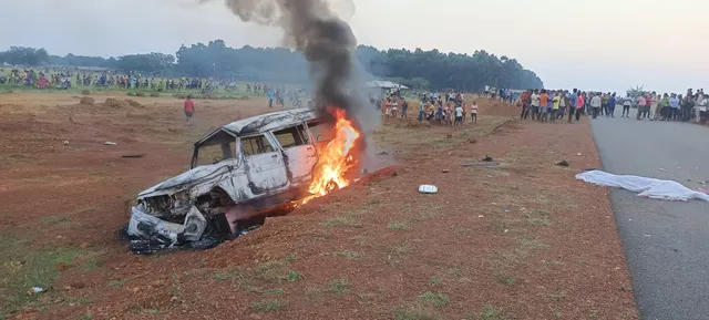 ଦୁର୍ଘଟଣା ପରେ ଜଳିଗଲା ବୋଲେରୋ: ଜଣେ ମୃତ, ୫ ଗୁରୁତର