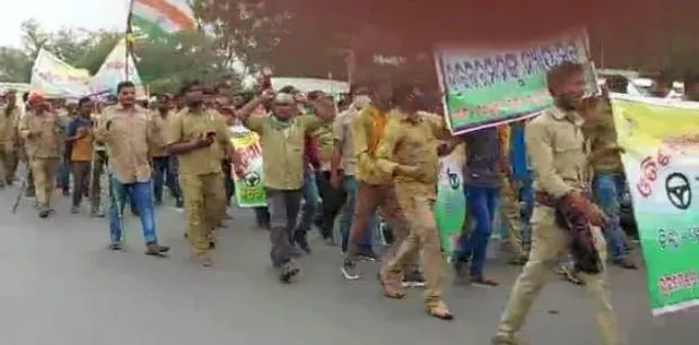 ରାଜଧାନୀରେ ଡ୍ରାଇଭର୍ ମହାସଂଘର ବିଶାଳ ରାଲି: ନବୀନ ନିବାସ ଅଭିମୁଖେ ପଦଯାତ୍ରା