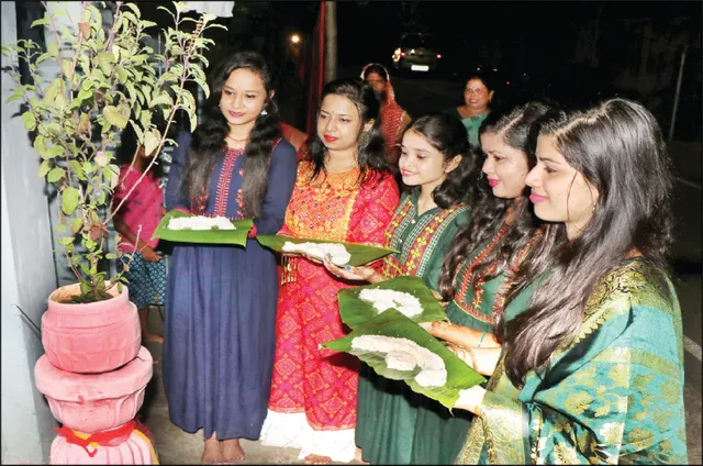 କାଁ ଭାଁ ଶୁଭିଲା ‘କୁଆଁର ପୂନେଇ ଜହ୍ନ ଗୋ...’