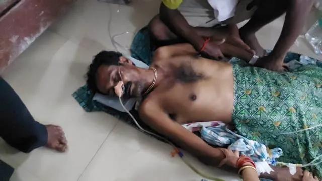 ୩ ଦିନ ହେଲା ଆଇସିୟୁ ଅପେକ୍ଷାରେ ଚାଷୀ; ଶଯ୍ୟା ବି ମିଳୁନି, ତଳେ ଶୋଇ ଚିକିତ୍ସିତ ହେଉଛନ୍ତି