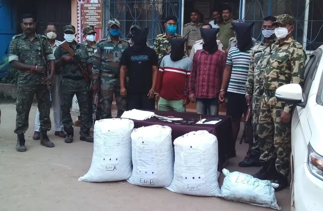 ଗଞ୍ଜେଇ ଜବତ: ୪ ଗିରଫ, କାର୍‌, ଦେଶୀ ବନ୍ଧୁକ ଓ ୪ଟି ମୋବାଇଲ ଜବତ