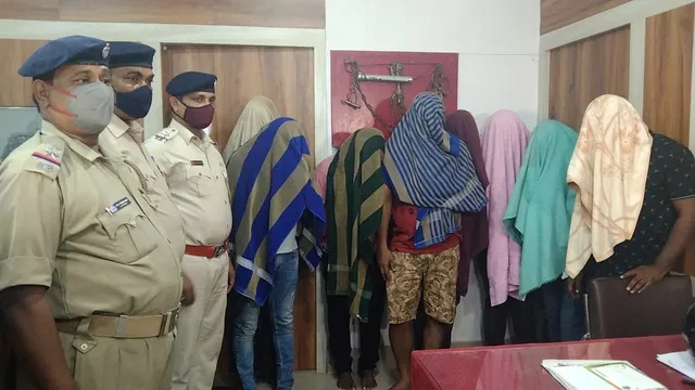 ବ୍ରହ୍ମପୁରରେ ଆଇପିଏଲ୍‌ ବେଟିଂ ରାକେଟ୍‌; ମୁଖ୍ୟ ଅଭିଯୁକ୍ତ ସମେତ ୮ ବନ୍ଧାହେଲେ, ୮ଲକ୍ଷ ୬୩ହଜାର, ୧୧ଟି ମୋବାଇଲ୍‌ ଜବତ