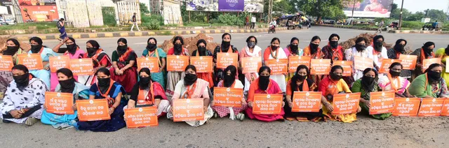 ବିଜେପି ମହିଳା ମୋର୍ଚ୍ଚାର ମୌନଧାରଣା