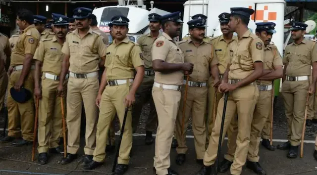 ପୁଲିସକୁ ଚୋରି କାର ଲାଞ୍ଚ ଦେଇ ଚମ୍ପଟ ମାରିଲେ ଏଟିଏମ ହ୍ୟାକର