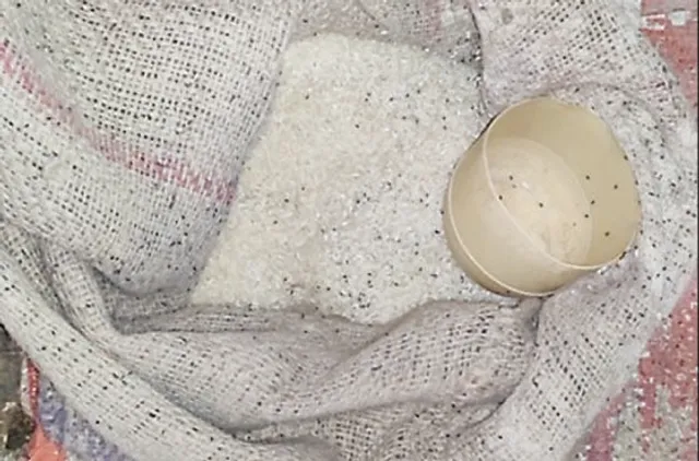 ଛାତ୍ରଛାତ୍ରୀଙ୍କ ମଧ୍ୟାହ୍ନ ଭୋଜନ ଚାଉଳ ଆତ୍ମସାତ୍