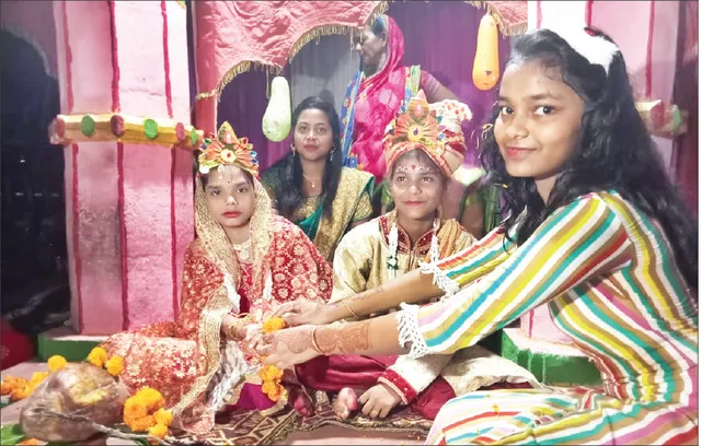 କୁଆଁର  ପୂନେଇରେ  ଉତ୍ସବ ମୁଖର ସିଙ୍ଗିରିଶାସନ: ଖେଳରେ ଖେଳରେ କୁଆଁରୀ ବାହାଘର