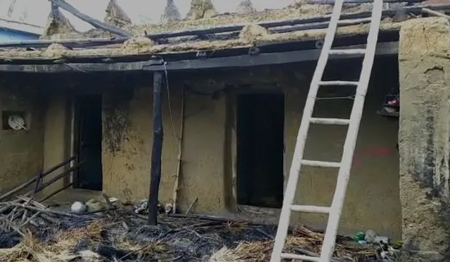 ଅଗ୍ନିକାଣ୍ଡ ଘଟି ଲକ୍ଷାଧିକ ଟଙ୍କା ସମ୍ପତ୍ତି ପୋଡି ପାଉଁଶ, ଅଳ୍ପକେ ବର୍ତ୍ତିଲେ ବୃଦ୍ଧା