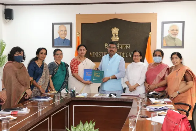 ମହିଳାଙ୍କ ପାଇଁ କାମ କରୁଥିବା ମହିଳା ପ୍ରତିନିଧି ମଣ୍ଡଳିକୁ ଭେଟିଲେ କେନ୍ଦ୍ର ଶିକ୍ଷାମନ୍ତ୍ରୀ ଧର୍ମେନ୍ଦ୍ର ପ୍ରଧାନ